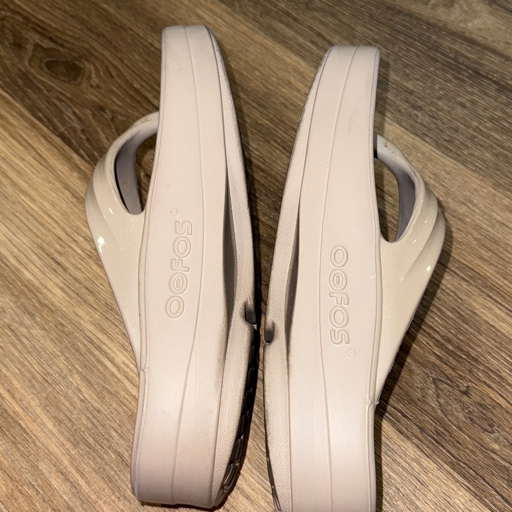 Oofos tan sandals size women’s 8 - Picture 4 of 8